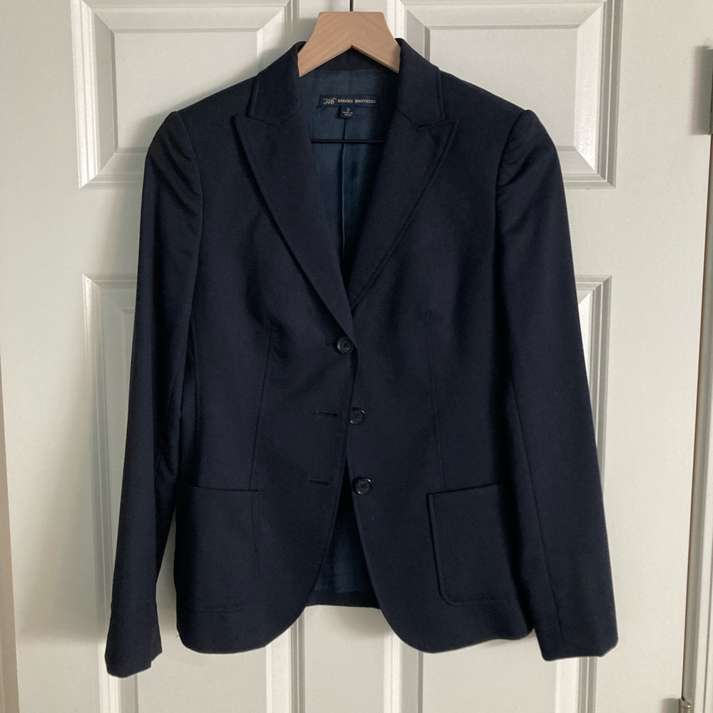 Brooks Brothers Classic Navy Blue Wool 3 Button Blazer Sz 2. LIKE NEW.